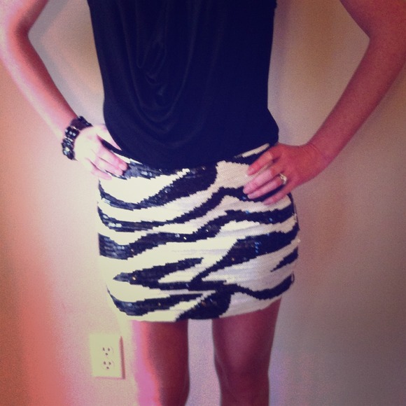 bebe black and white zebra sequenced mini skirt XS