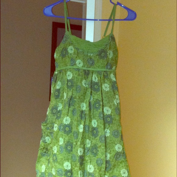 Green summer dress - Picture 1 of 1