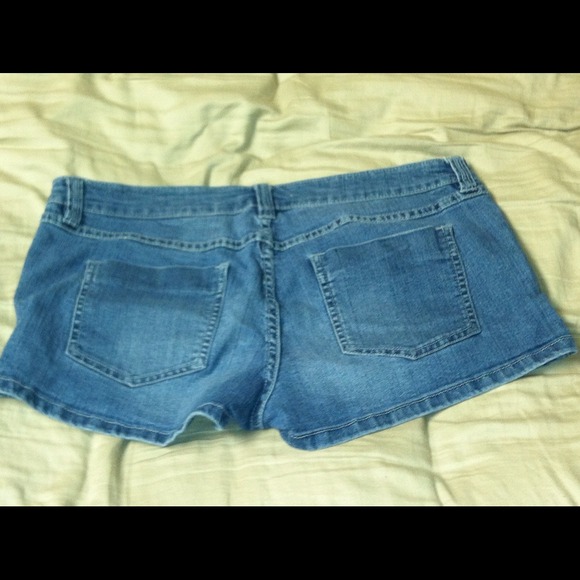 Forever 21 denim shorts - Picture 2 of 2