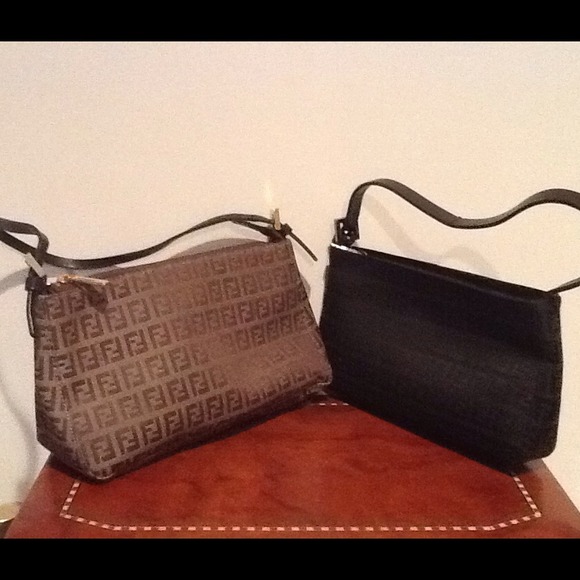 Black and a brown purse. (Bundle)