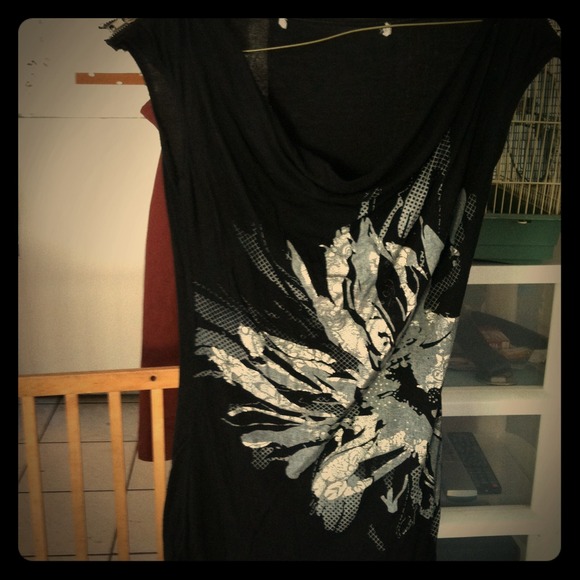 Size small zipper shoulder tee