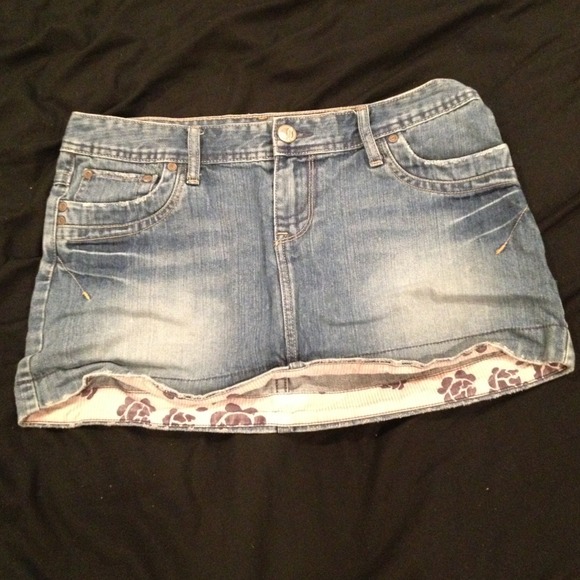 ⛔Sold⛔ Cute! American eagle skirt