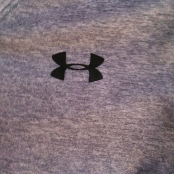 Under armour. Shirt girls - Picture 2 of 2