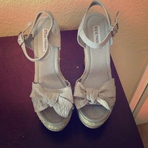 Steve Madden grey summer wedges