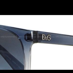Dolce and Gabbana wayfarer sunglasses
Model8080