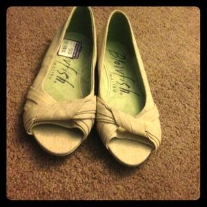 Blowfish open toe beige flats