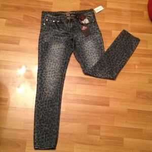 Distressed leopard skinny jeans