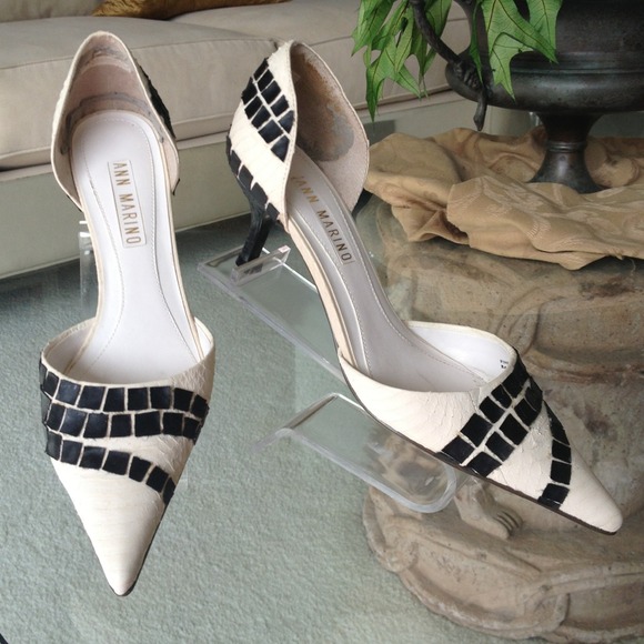 Black and White graphic pumps 6.5