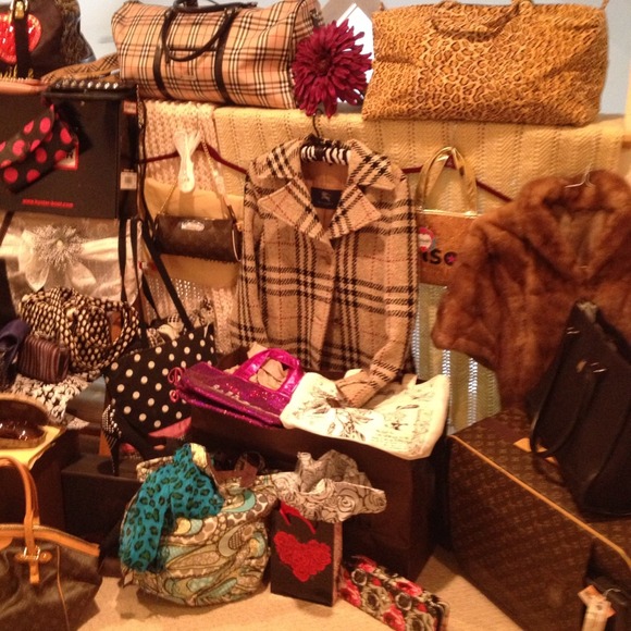 Closet Share - Picture 2 of 3