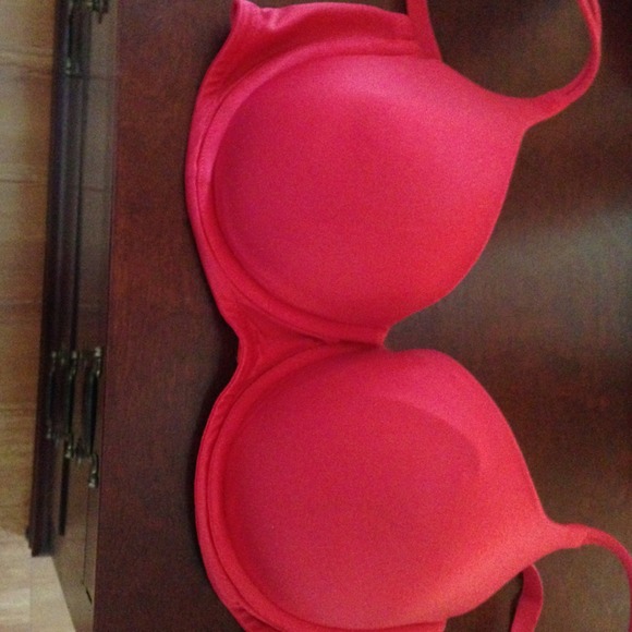 🎀Bundled🎀 Victoria red, pink, black & white bra