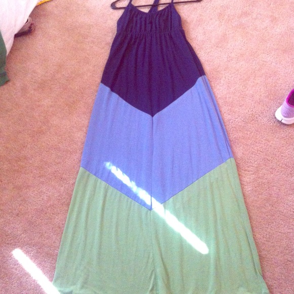 Beautiful 3 color maxi dress