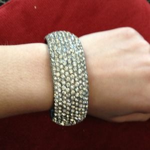 Open cuff sparkly stone braclete
