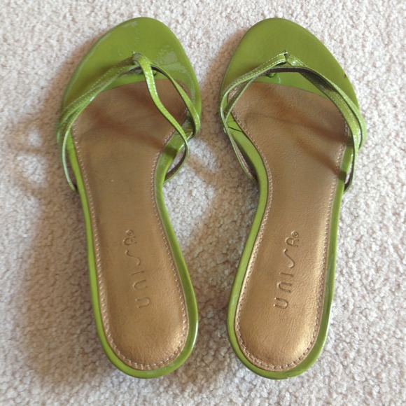 **SOLD** Green mini heels