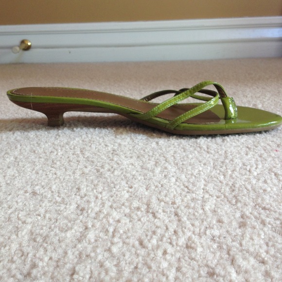 **SOLD** Green mini heels - Picture 2 of 2