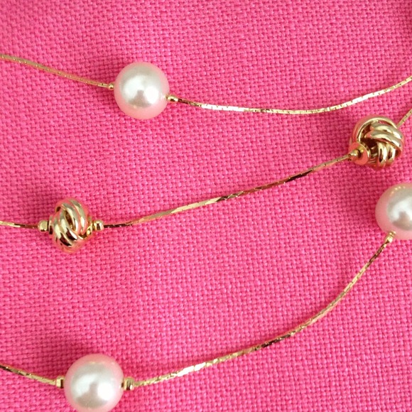 Gorgeous 3 Strand Goldtone Knot and Pearl Necklace - Picture 3 of 4