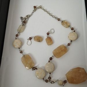 Premier Designs --Sand Dune necklace and earrings.