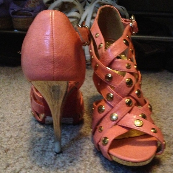 Apple Bottom Shoes - Picture 2 of 4