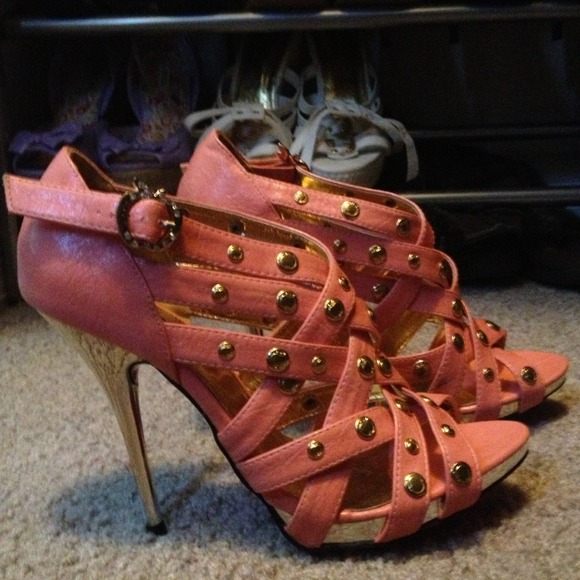 Apple Bottom Shoes - Picture 3 of 4