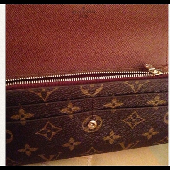 ✨SOLD✨NWT LV Sarah wallet - Picture 2 of 4