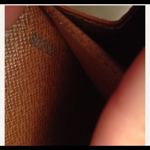 ✨SOLD✨NWT LV Sarah wallet - Picture 3 of 4