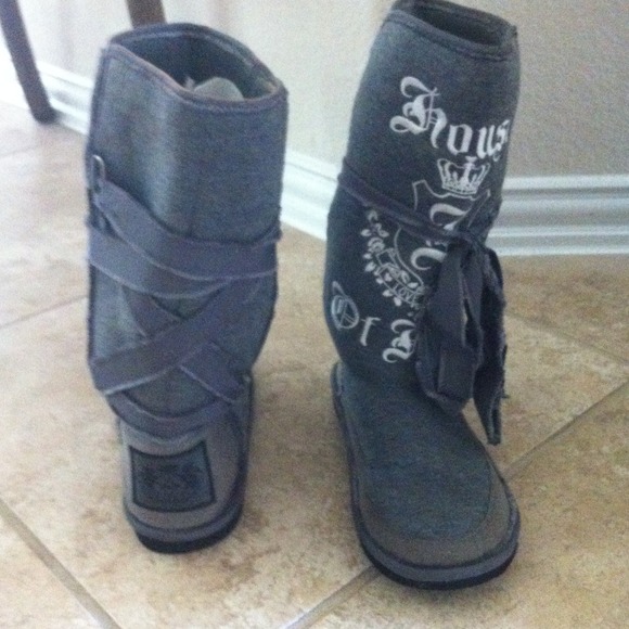 Grey and white Juicy Couture Boots size 7