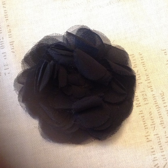 Gap black flower pin.