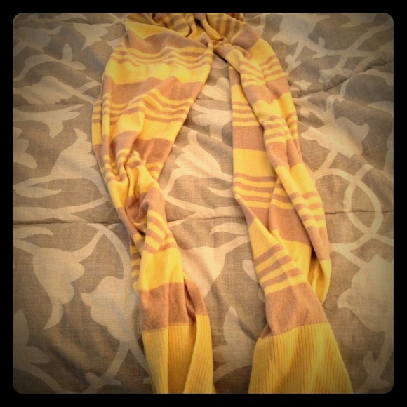 Striped Gap scarf. Tan and yellow - Picture 1 of 1