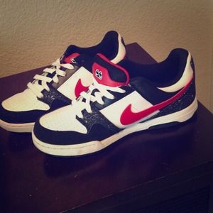 Black & Red Nike 6.0