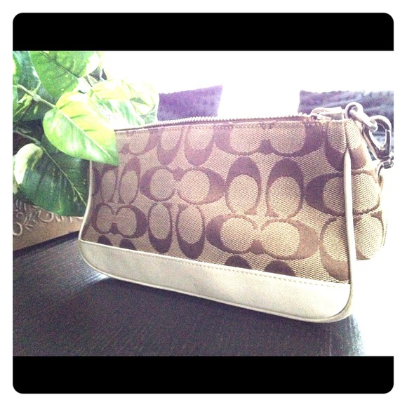 Classic Coach bag! Almost new!