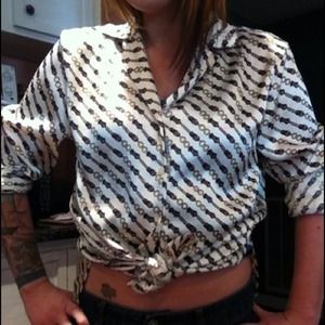 Trendy Silk-like blouse with gold chain print