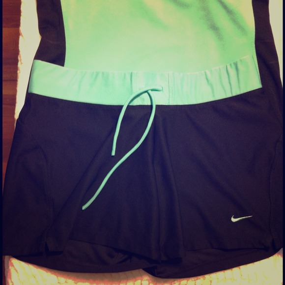 Nike Dry Fit Running Shorts Mint and Black Size S