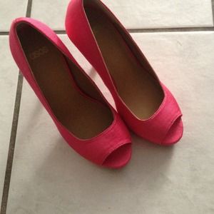 Hot fusion pink pumps