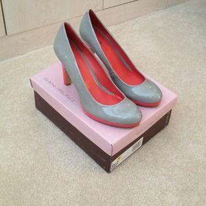 Light grey and orange patent pump, never worn