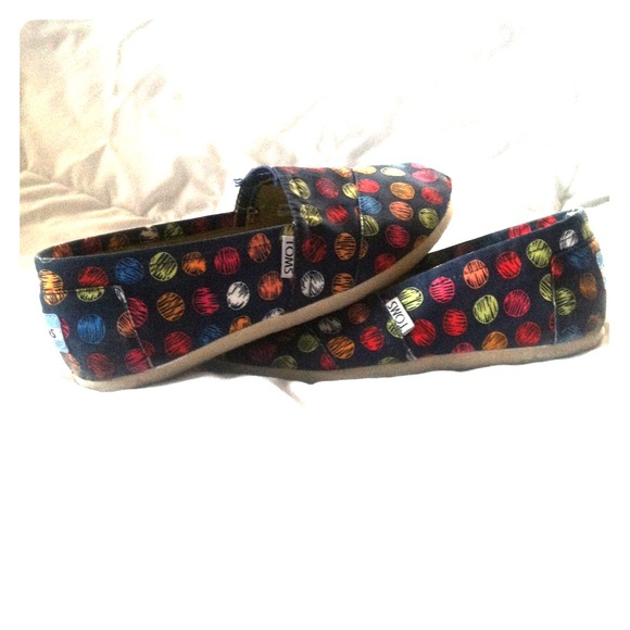 Polka dot TOMS
