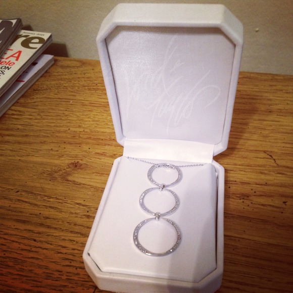 14k White gold necklace with diamond accent.