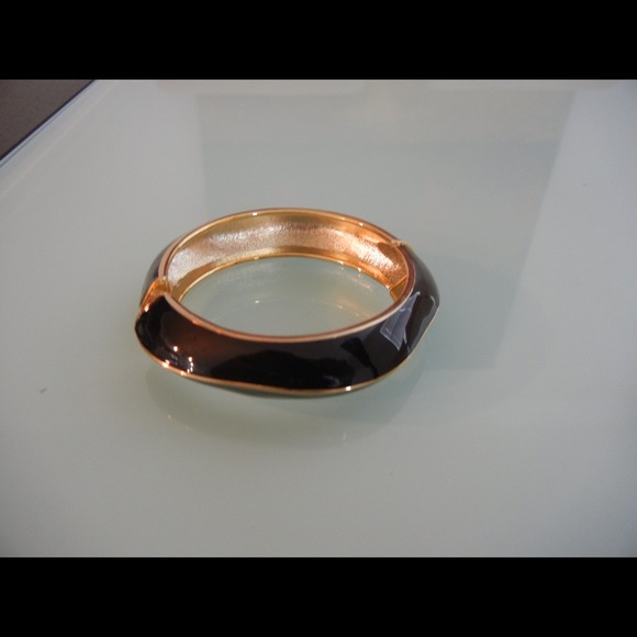 Black and gold bangle
