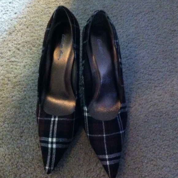 ❗Reduced❗Brown, black, & white plaid pointed toe