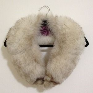 Sophisticated Vintage Faux Fur Collar ✨