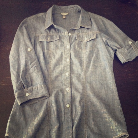 ****🎉SOLD🎉****Chambray button up