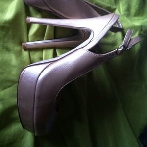 Patent beige heels with a sling back
