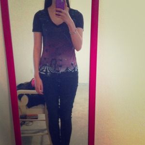 Small Urban Outfitter carnival print tee