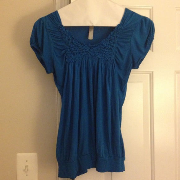 SOLD IN BUNDLE: Blue cotton top