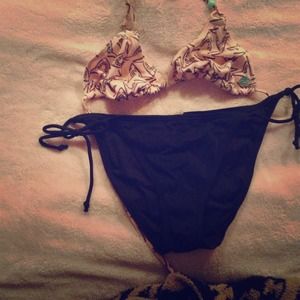 Shark top w black bottoms