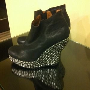 JC Studded Wedge Black