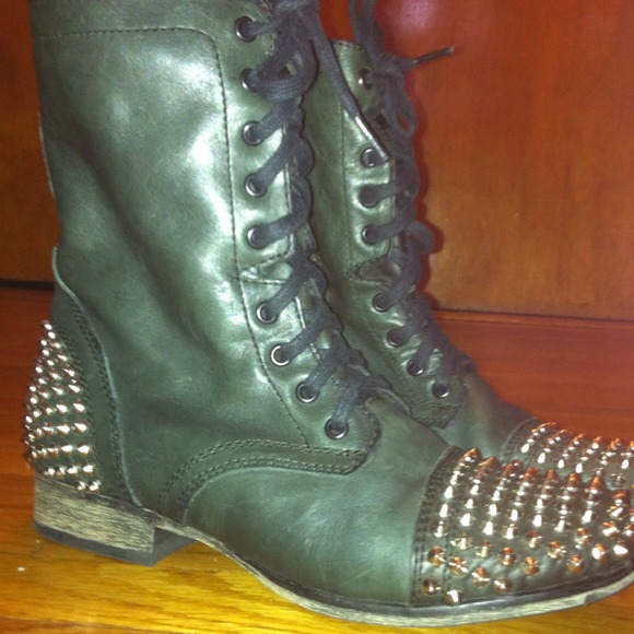 Black, leather and studded motorcycle boots. - Picture 1 of 1