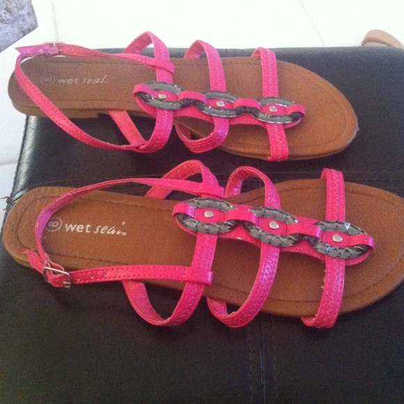 🔴Sold in bundle🔴Pink wet seal sandals