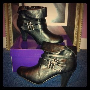 New black ankle boots.