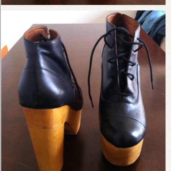 SOLD !! Shoes shoes shoes !! - Picture 3 of 3