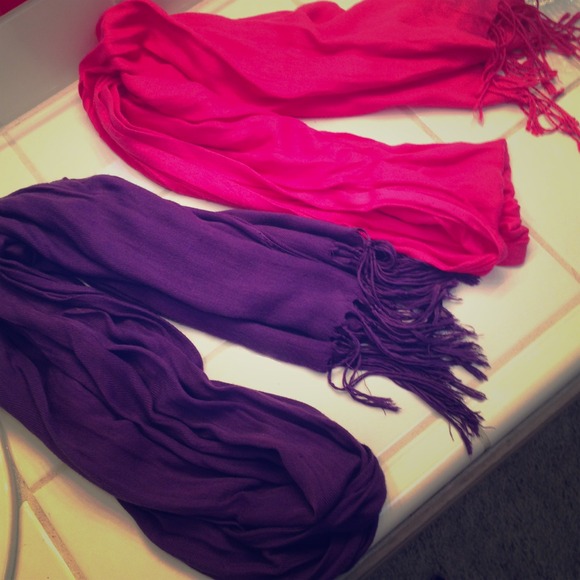 ❌SOLD in BUNDLE❌2 Scarves