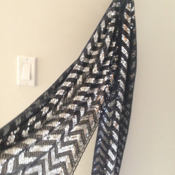 Glittery scarf